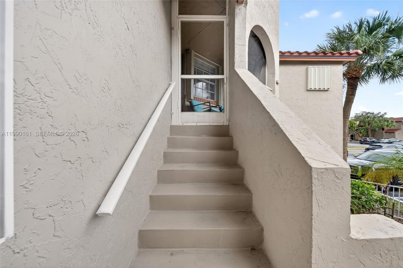 365 SW 86th Ave , Unit 201, Pembroke Pines, FL 33025 Photo