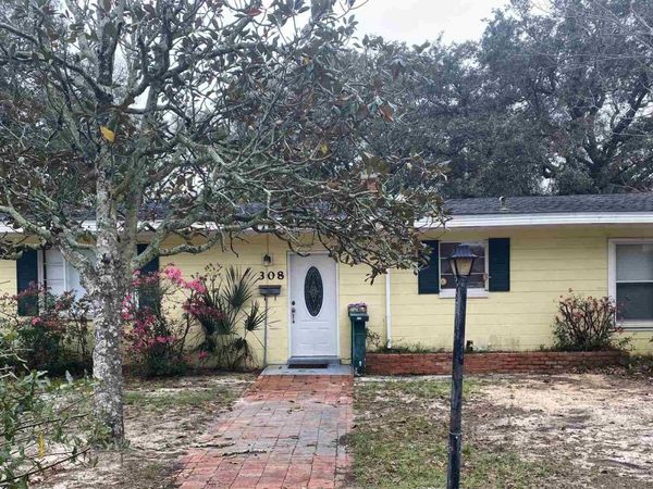 308 Valencia St, Gulf Breeze, FL 32561
