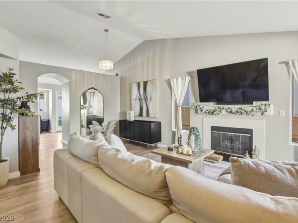 8913 Dolente Avenue, Las Vegas, NV 89129