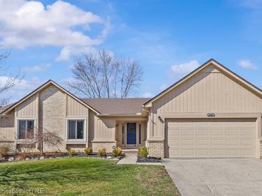 24707 Picara Drive, Novi, MI 48374