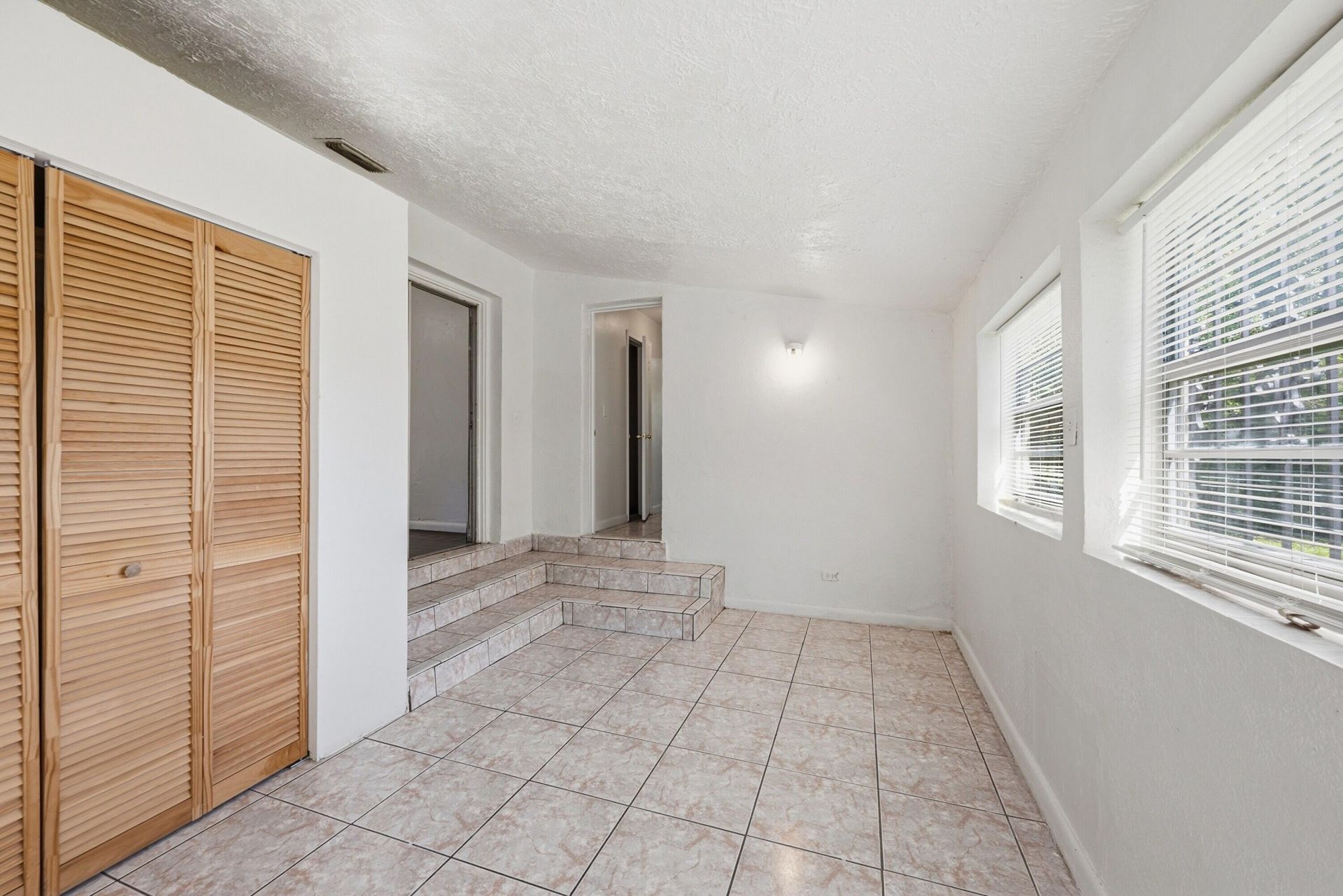 874 NW 74th Street, Miami, FL 33150 Photo