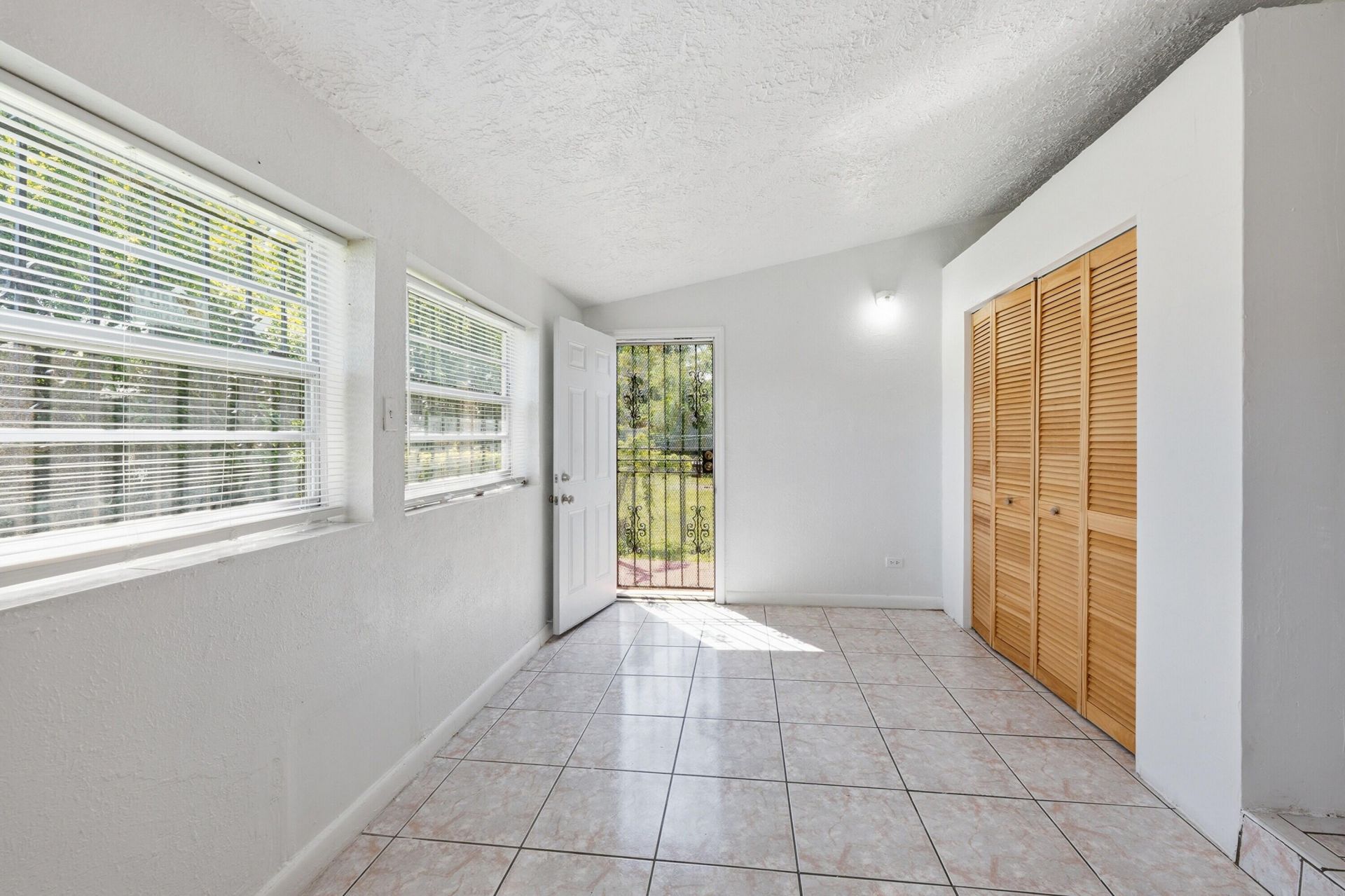 874 NW 74th Street, Miami, FL 33150 Photo