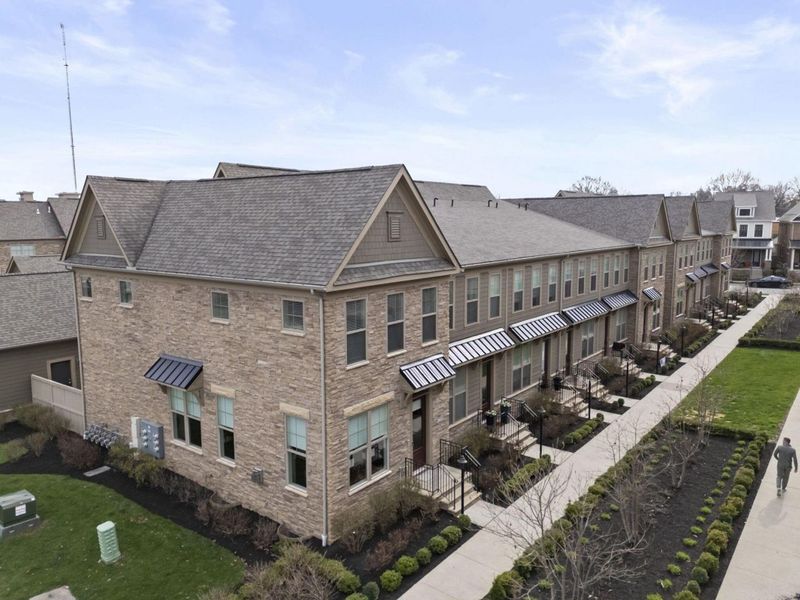 952 Pullman Place, Unit 27, Grandview Heights, OH 43212 Photo 2