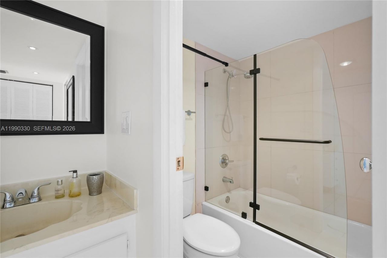 20301 W Country Club Dr , Unit 1226, Aventura, FL 33180 Photo