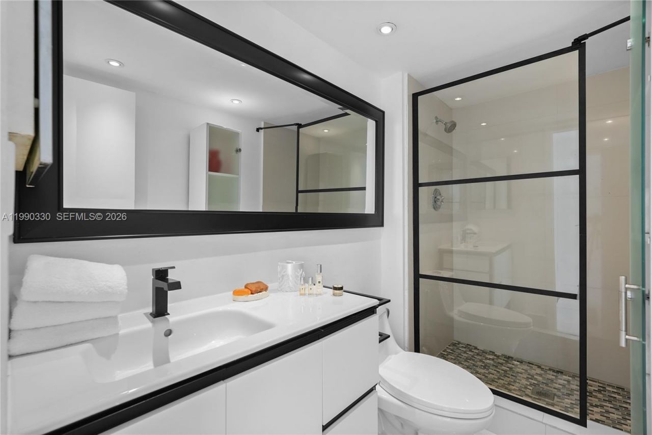 20301 W Country Club Dr , Unit 1226, Aventura, FL 33180 Photo