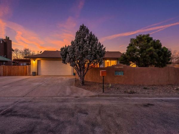 10317 La Paz Drive NW, Albuquerque, NM 87114