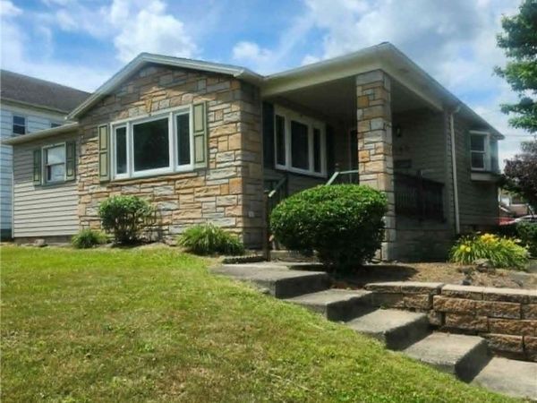 189 Center Street, Struthers, OH 44471