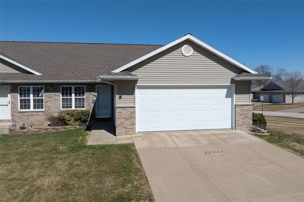 720 Hillview Drive, Fairfax, IA 52228 Main Photo