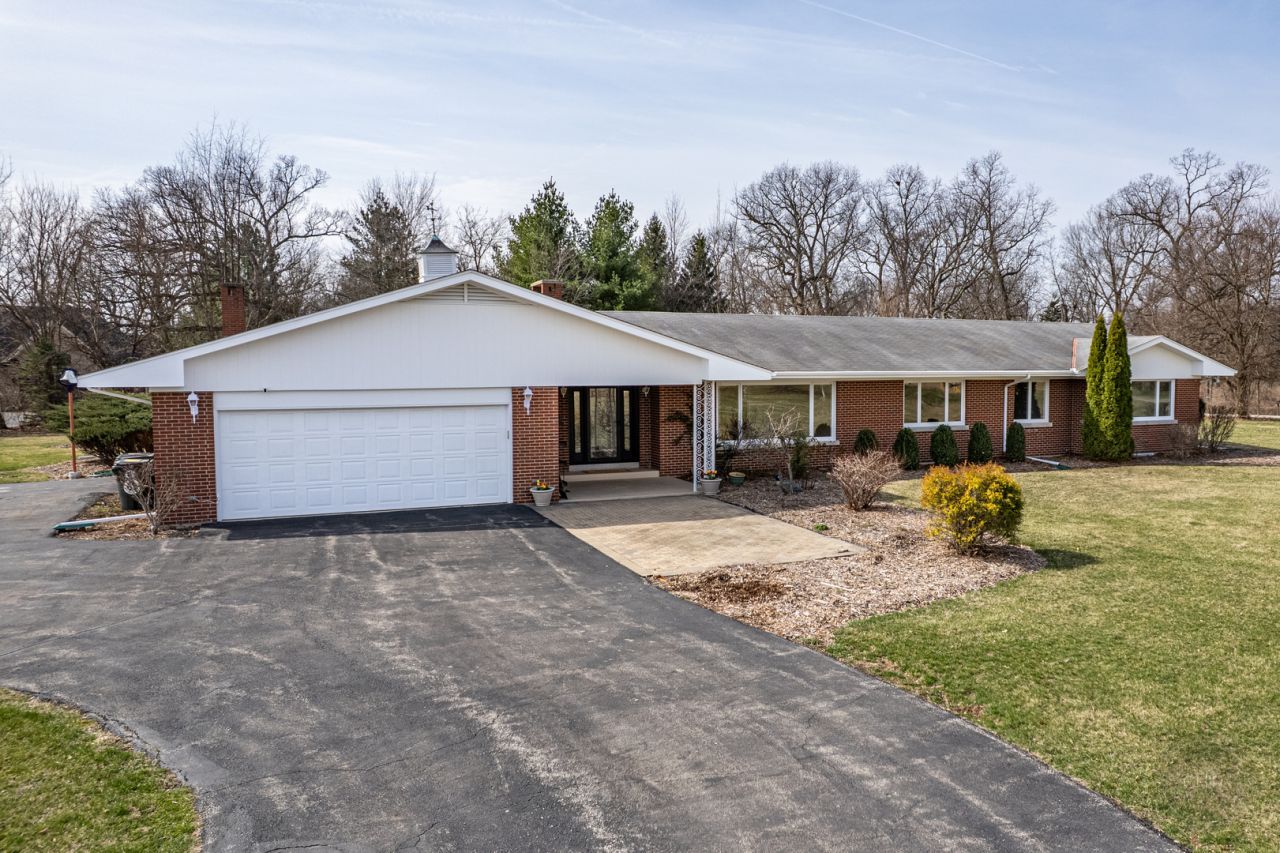 15600 Griswold Springs Road, Plano, IL 60545