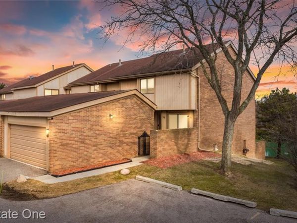5273 Wright Way E, West Bloomfield Twp, MI 48322