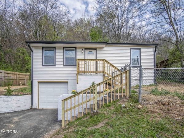 3221 Greenway Drive, Knoxville, TN 37918