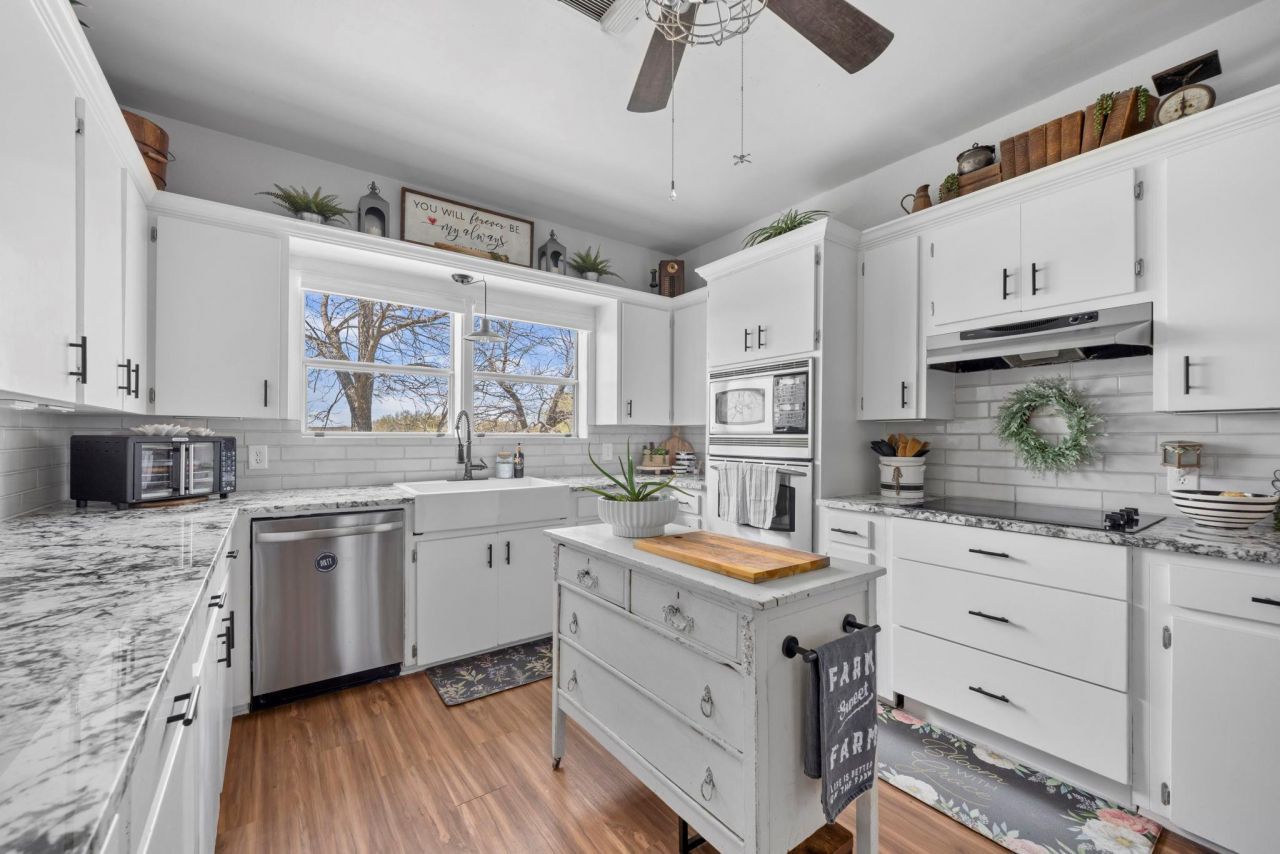 656 County Road 1301, Lampasas, TX 76550 Main Photo