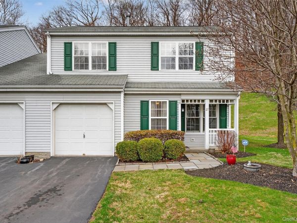 27 Tall Tree Lane, Poughkeepsie, NY 12601