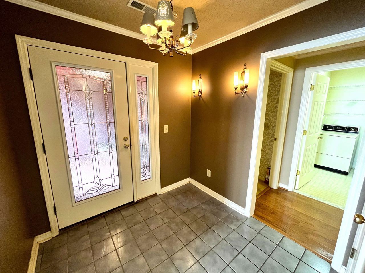 2118 N Berwick Dr. Photo 12