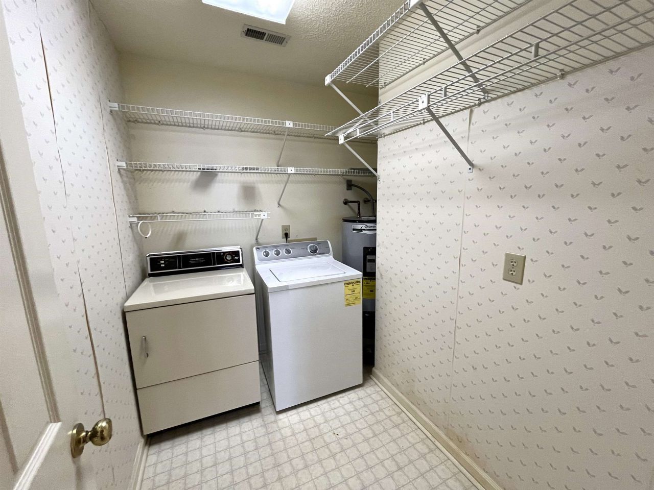 2118 N Berwick Dr. Photo 13