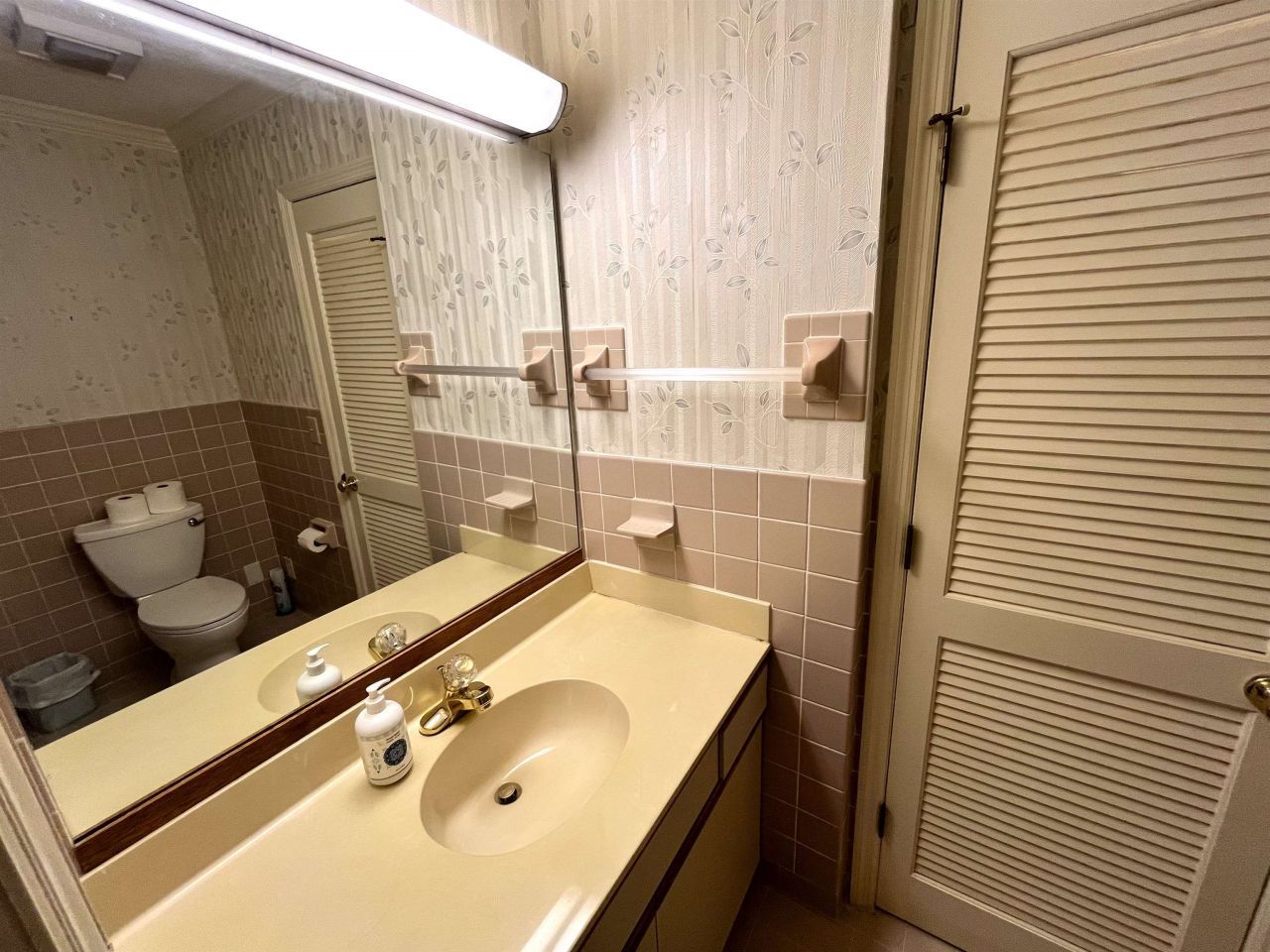 2118 N Berwick Dr. Photo 17