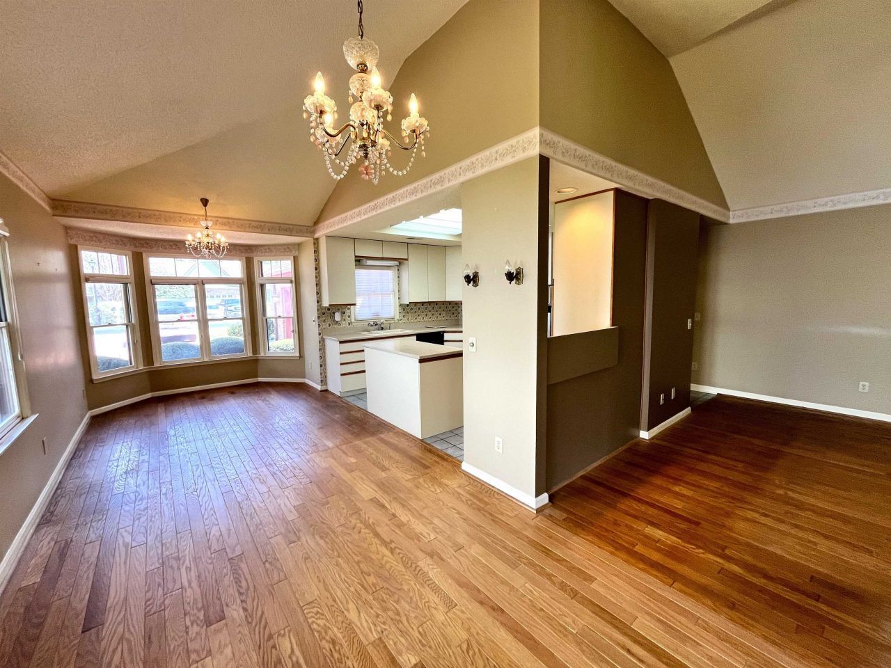 2118 N Berwick Dr. Photo 6