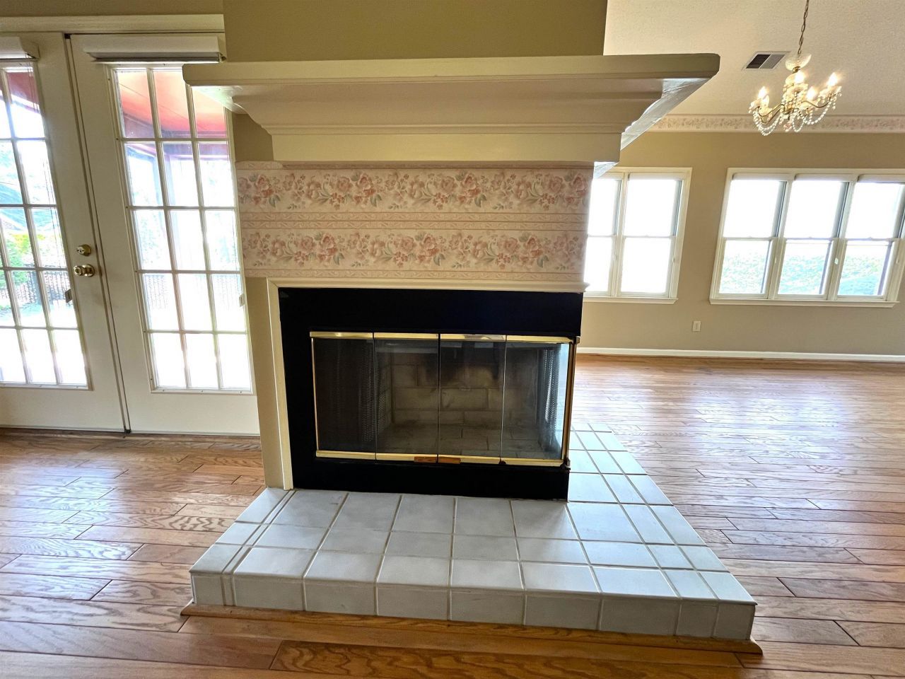 2118 N Berwick Dr. Photo 7