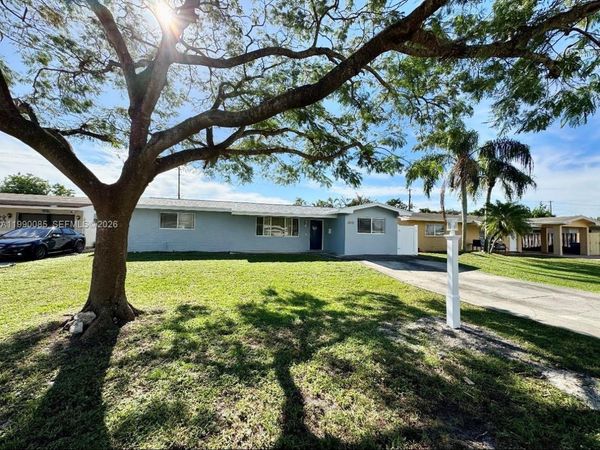 8690 NW 16th St , Pembroke Pines, FL 33024
