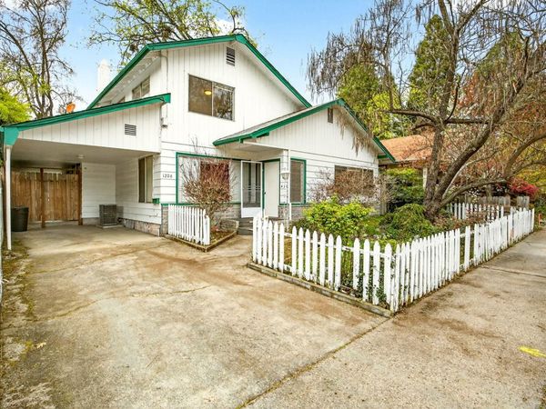 1206 NW Conklin Avenue, Grants Pass, OR 97526