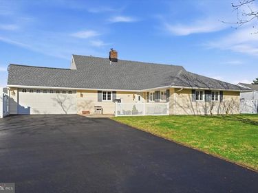 28 SYCAMORE ROAD, LEVITTOWN, PA 19056