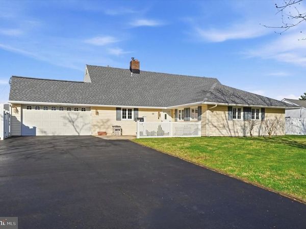 28 SYCAMORE ROAD, LEVITTOWN, PA 19056