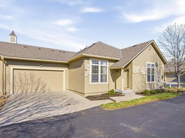 15632 S Church Street, Unit 1300, Olathe, KS 66062