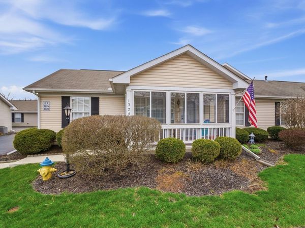 1324 Hillview Circle W, Newark, OH 43055