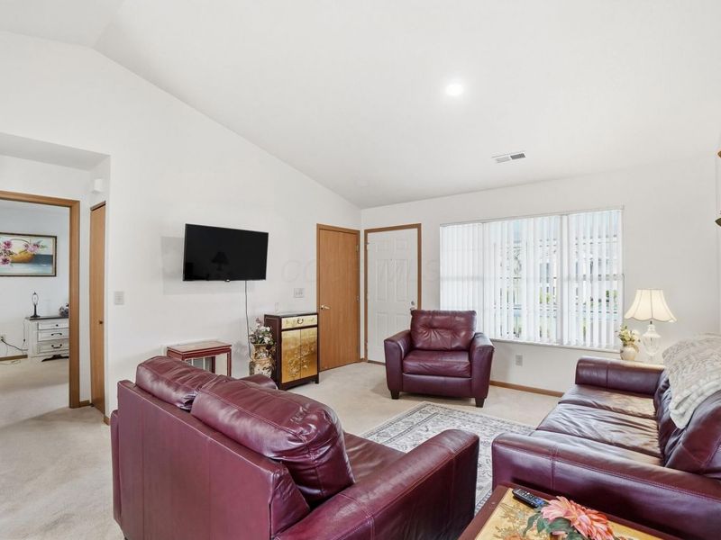 1324 Hillview Circle W, Newark, OH 43055 Photo 4