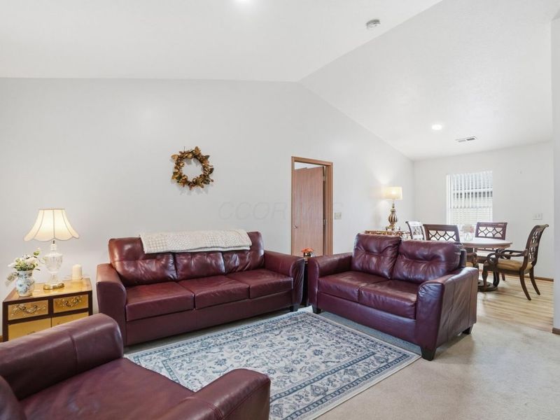 1324 Hillview Circle W, Newark, OH 43055 Photo 6