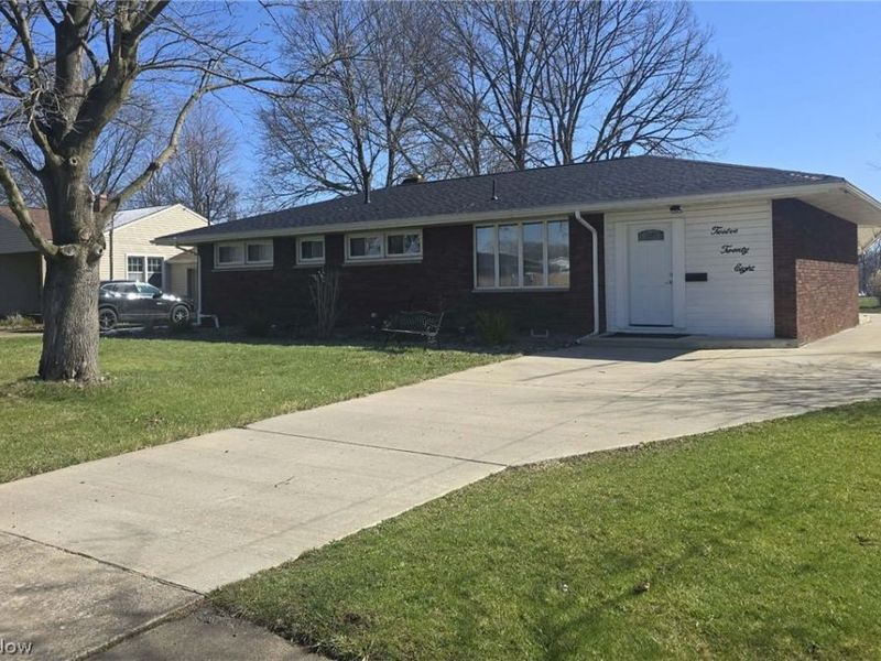 1228 Sarkies Drive NE, Warren, OH 44483 Photo 2