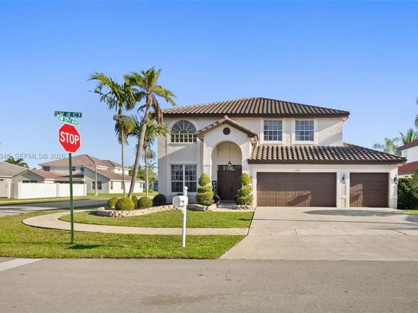 17900 SW 4th Ct , Pembroke Pines, FL 33029