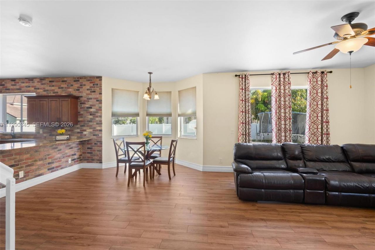 17900 SW 4th Ct , Pembroke Pines, FL 33029 Photo