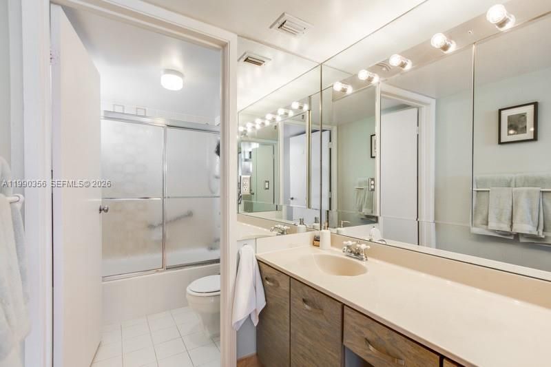 2625 Collins Av , Unit 1403, Miami Beach, FL 33140 Photo