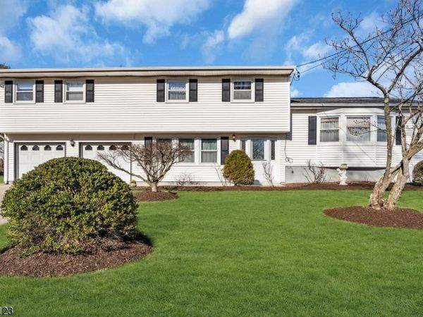 1463 Pawnee Rd, North Brunswick, NJ 08902