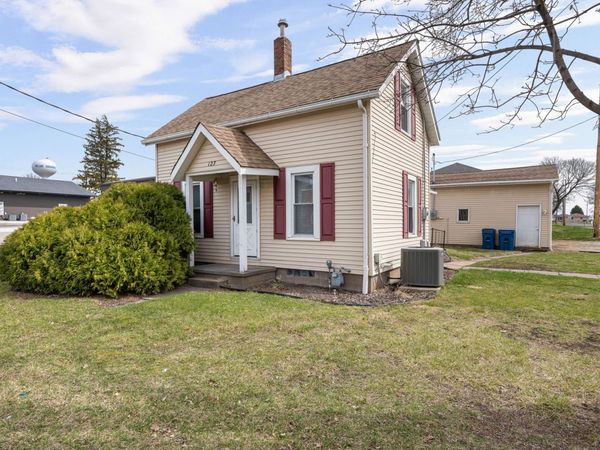 127 S Mississippi Street, Blue Grass, IA 52726