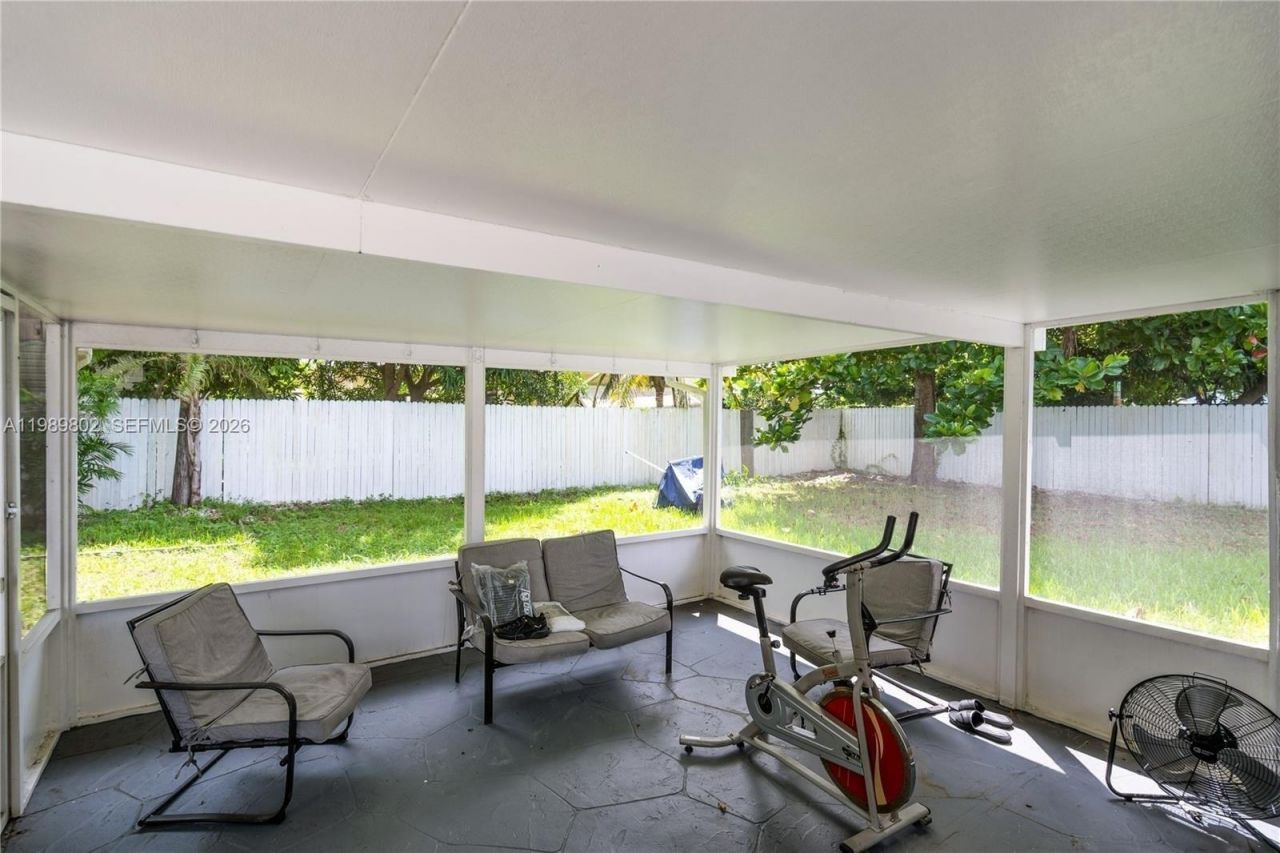 2051 Arcadia Dr , Miramar, FL 33023 Photo