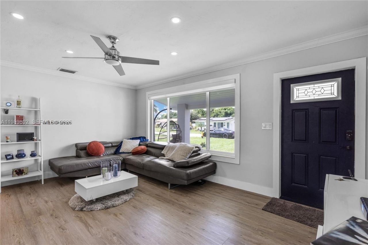 2051 Arcadia Dr , Miramar, FL 33023 Photo