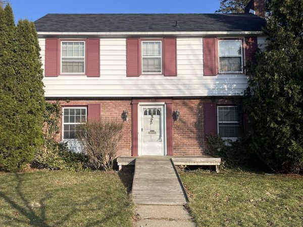 615 Michigan Avenue N, Howell, MI 48843