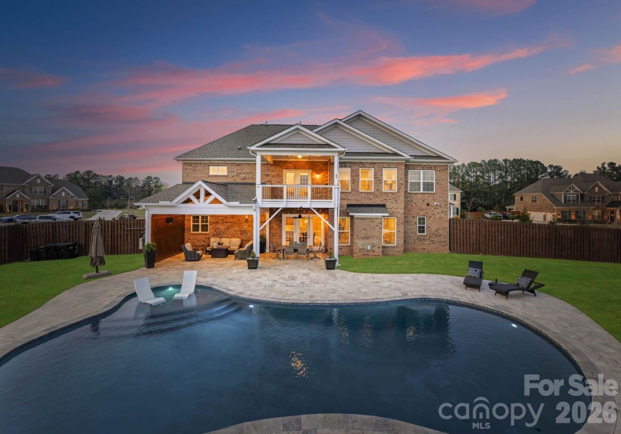 1053 Harlow's Crossing Drive, Matthews, NC 28104 Main Photo