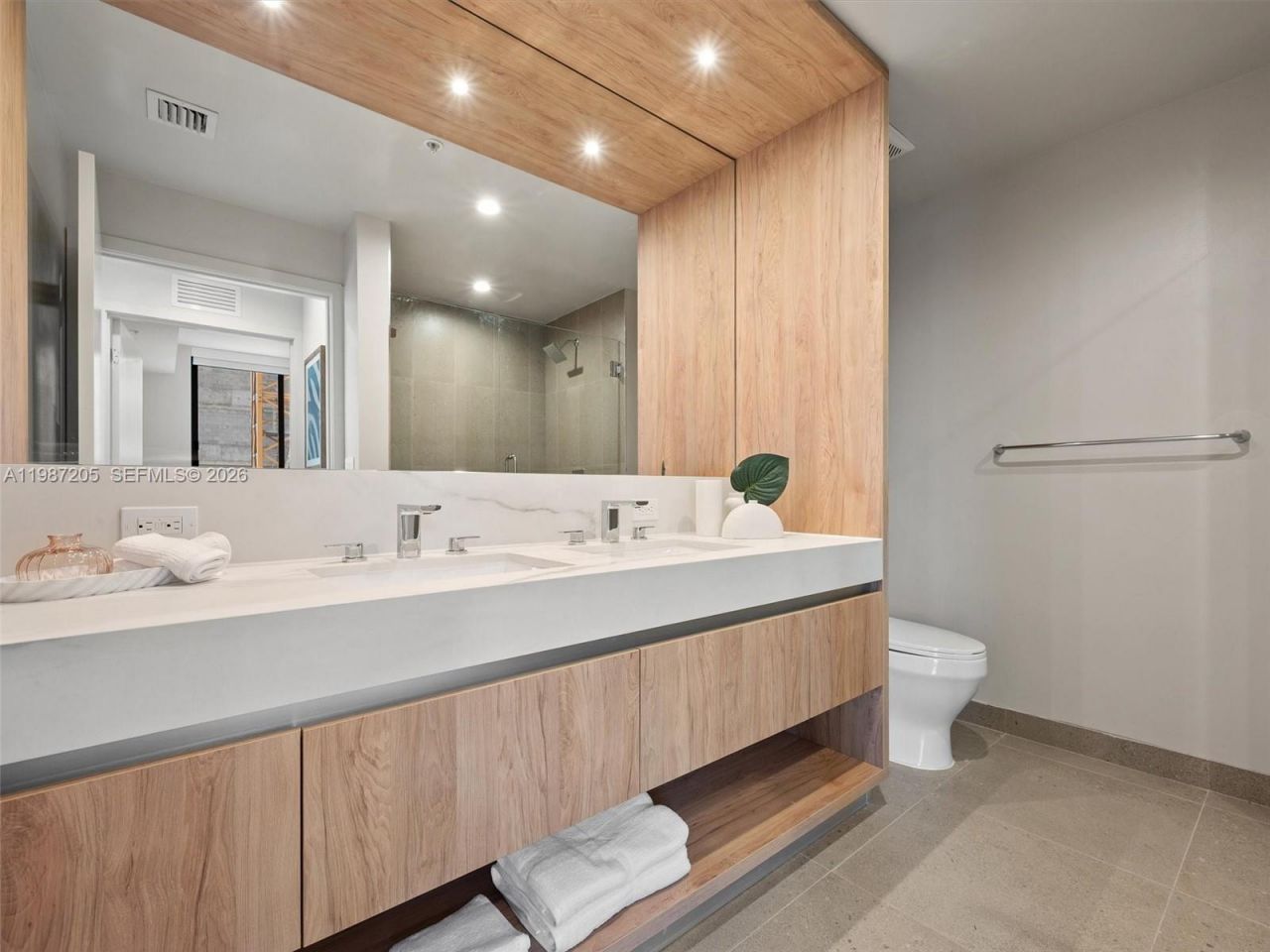 11 NE 6th St , Unit 301, Miami, FL 33132 Photo