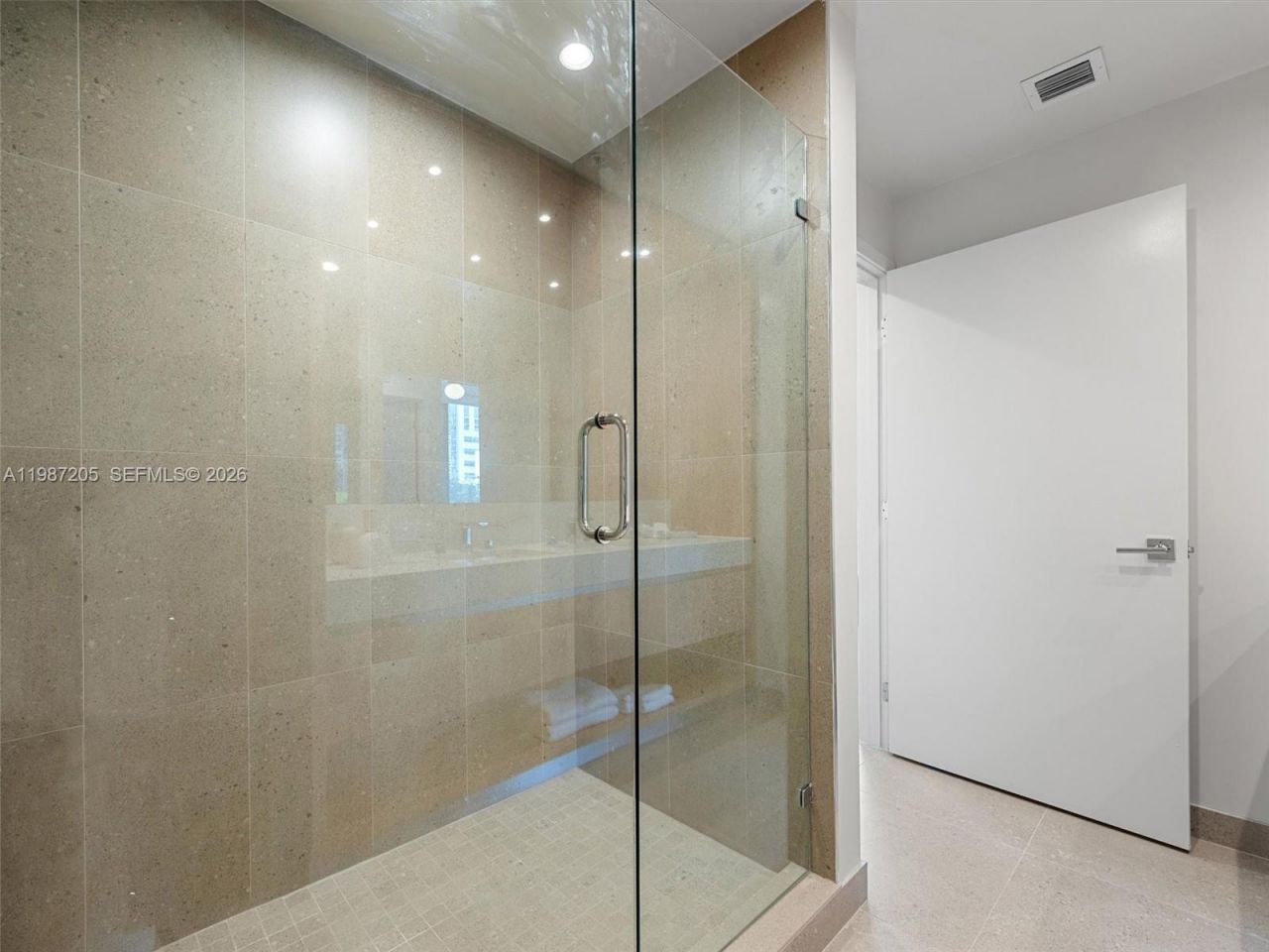 11 NE 6th St , Unit 301, Miami, FL 33132 Photo