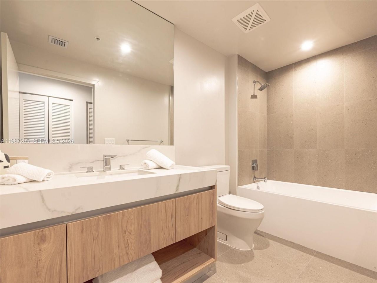 11 NE 6th St , Unit 301, Miami, FL 33132 Photo