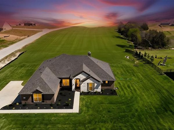 736 Majors Road , Van Alstyne, TX 75495