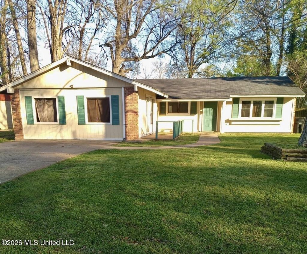 2236 Oak Ridge Drive, Greenville, MS 38701 Main Photo