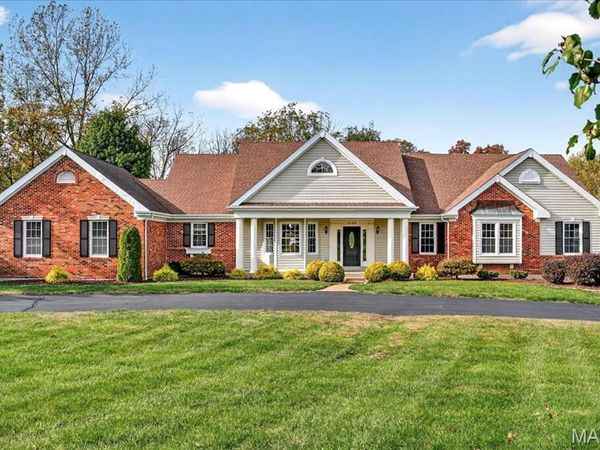 2102 Kehrs Ridge Drive, Chesterfield, MO 63005