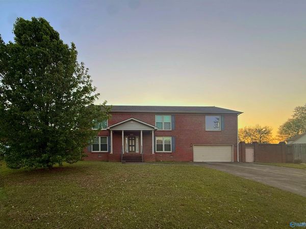 9608 SE Waldrop Drive SE, Huntsville, AL 35803