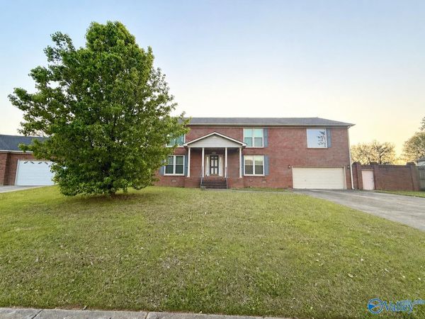 9608 SE Waldrop Drive SE, Huntsville, AL 35803