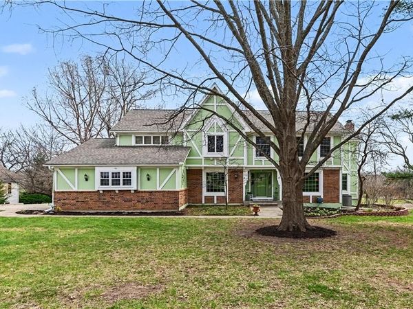 1510 S Lakestone Drive, Olathe, KS 66061