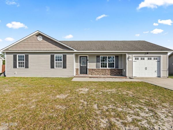 211 Lockwood Court, Hubert, NC 28539